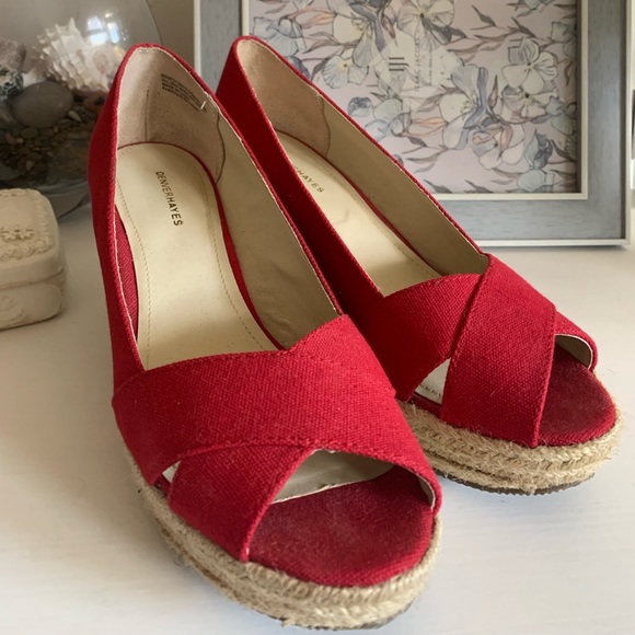 Denver Hays Wedges! Size 9. 🚗 - Picture 2 of 5